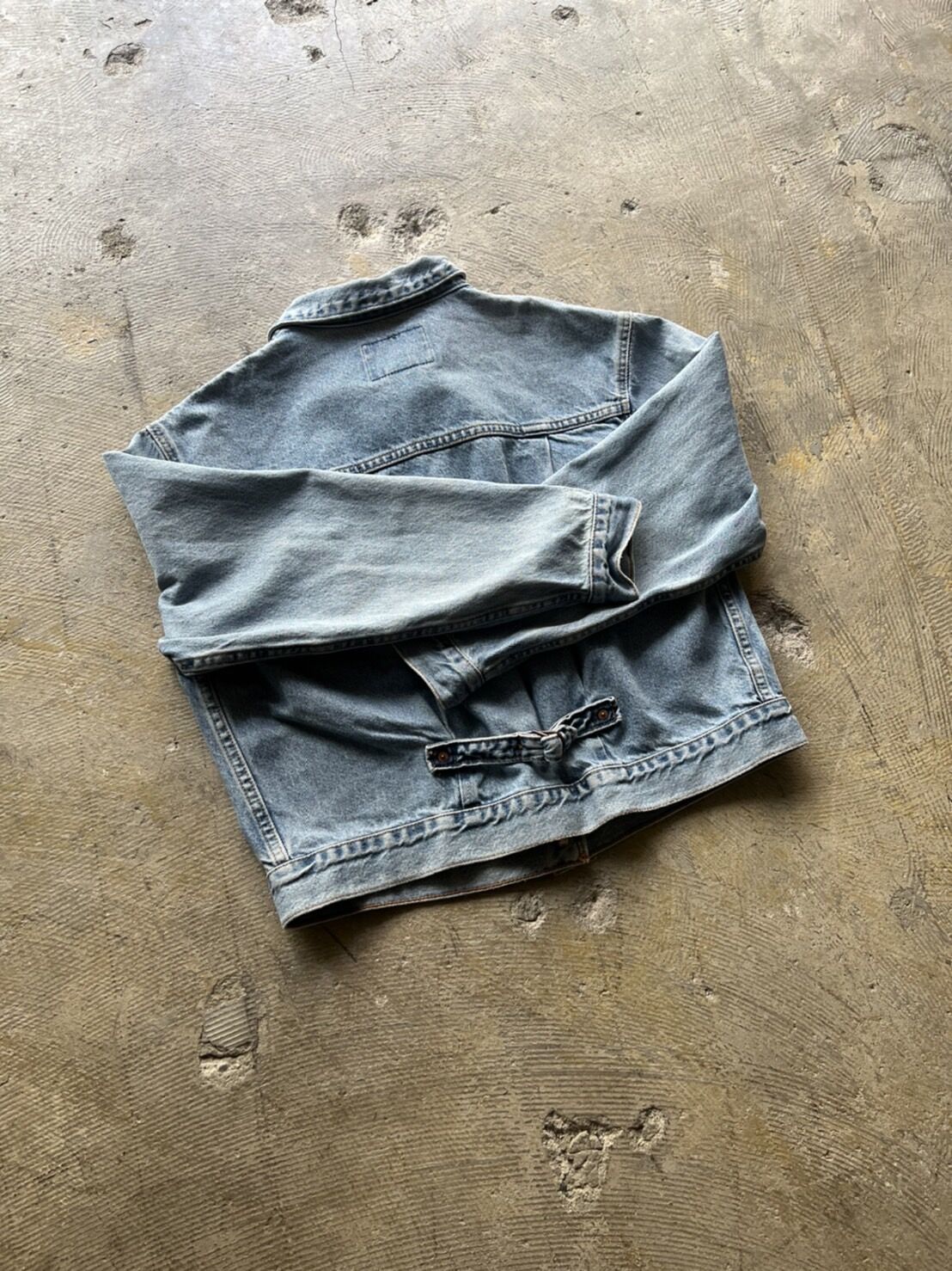 90s 短丈 デニムジャケット シンチバック made in Italy 刺繍 90s 短丈 デニムジャケット シンチバック made in Italy 刺繍
