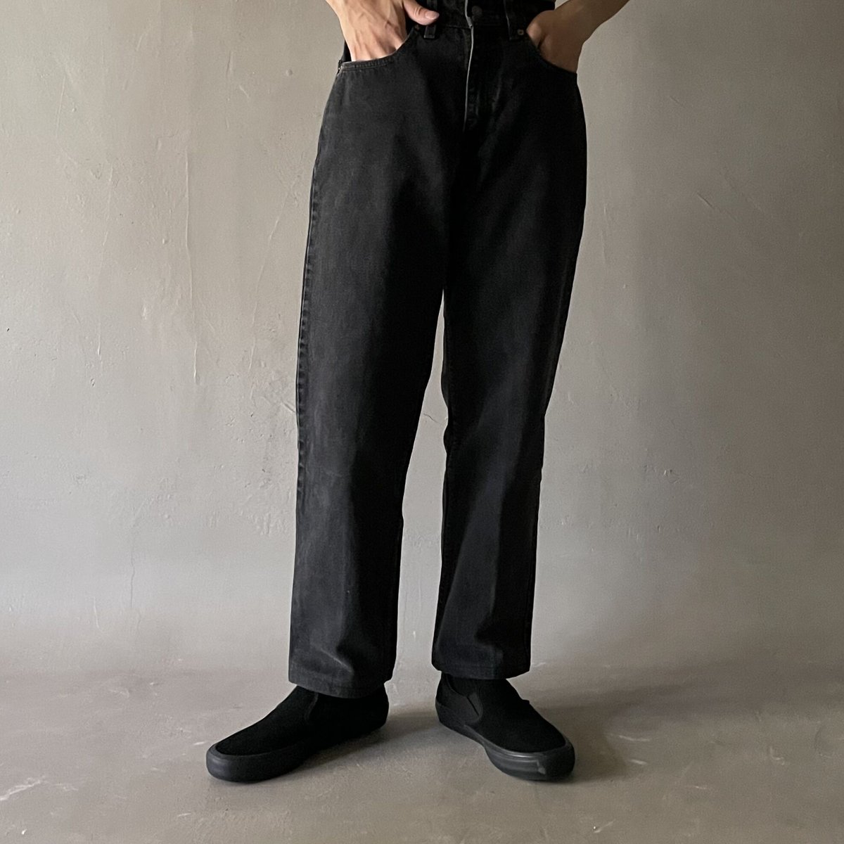 90s Levis 560 black denim pants | sui & shara 90s Levis 560 black denim pants | sui & shara