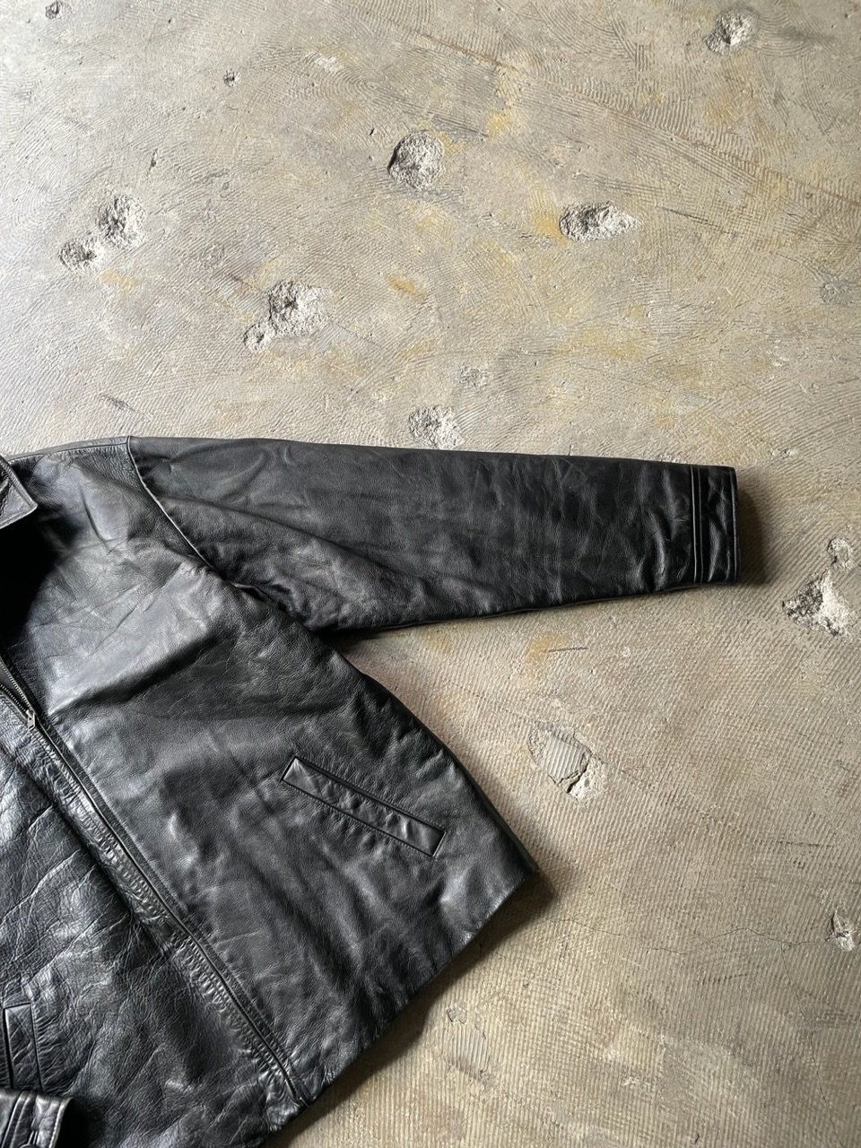 90s GAP leather zip up jacket | sui & shara 90s GAP leather zip up jacket | sui & shara