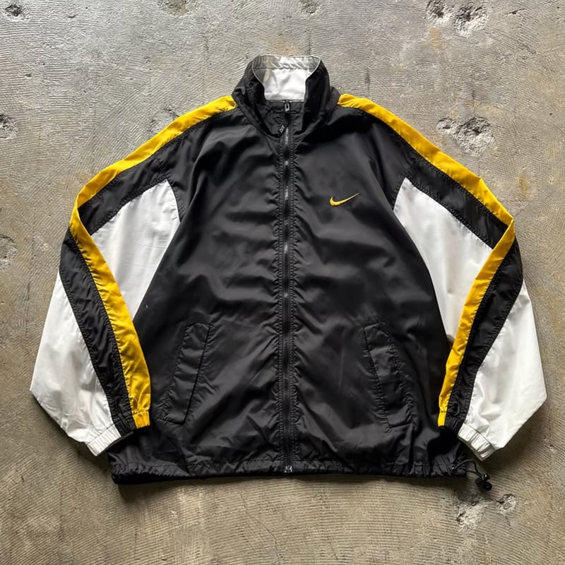 90s NIKE nylon jacket | sui & shara 90s NIKE nylon jacket | sui & shara