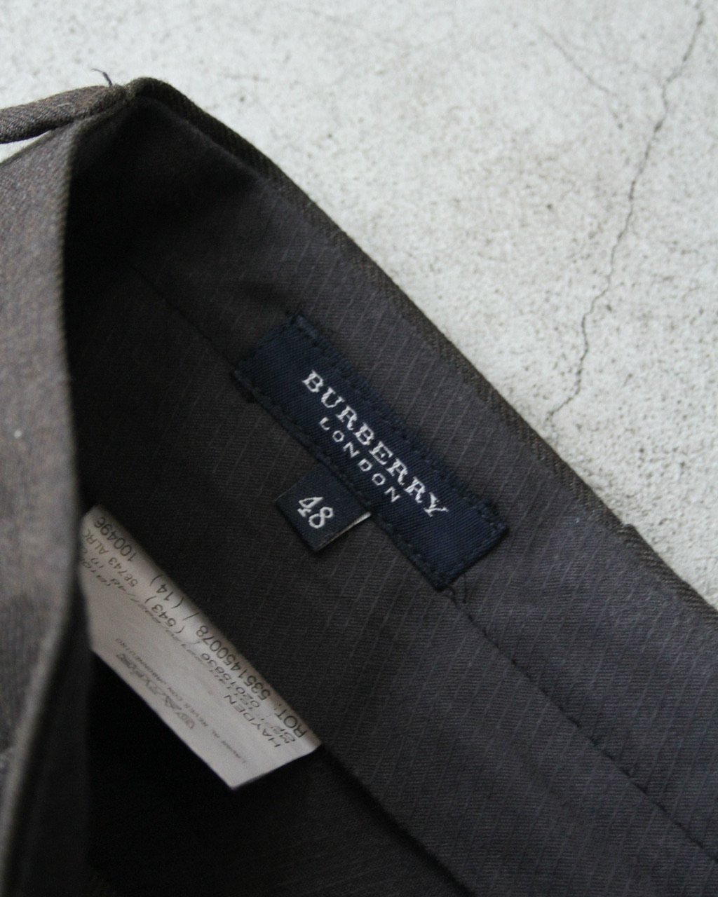 00s Burberry wool tuck slacks | sui & shara