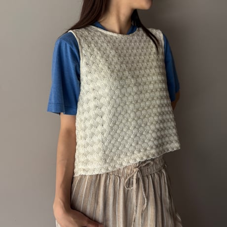 Back button design lace vest