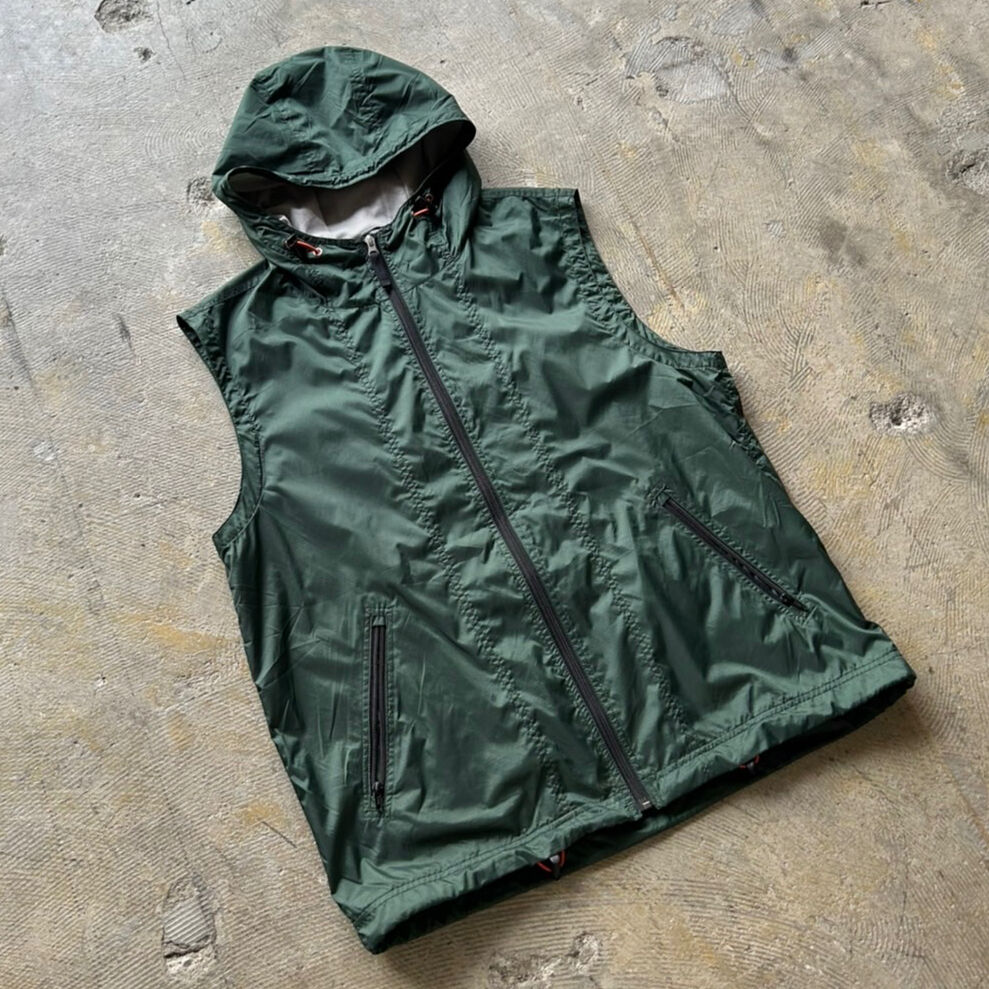 90s GAP nylon vest | sui & shara