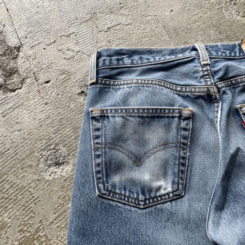 90s Levi's 501XX Made in USA | sui & shara 90s Levi's 501XX Made in USA | sui & shara