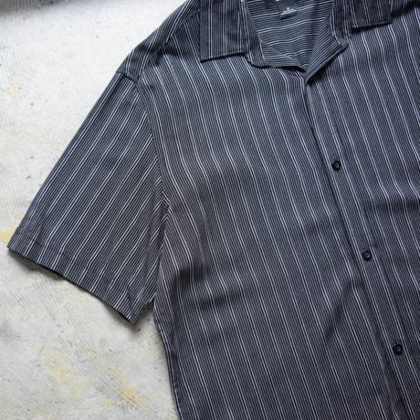 90’s Claiborne striped rayon s/s shirt