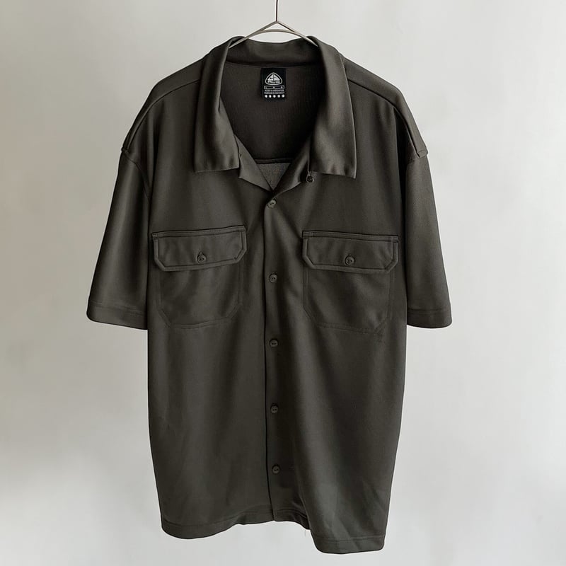 90s Nike ACG open collar shirt | sui & shara 90s Nike ACG open collar shirt | sui & shara