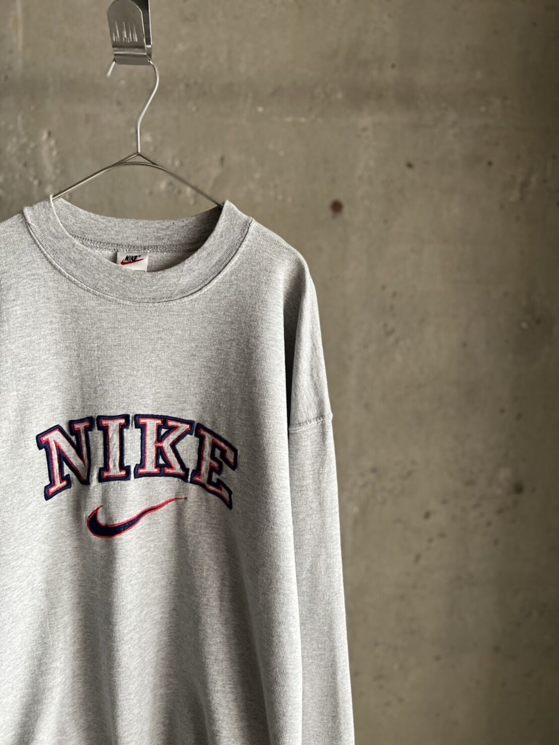 美品　90s　ヴィンテージNIKE グレー トレーナー 刺繍ロゴ入り NIKE 00s 刺繍ロゴスウェット ナイキ トレーナー グレー 90s