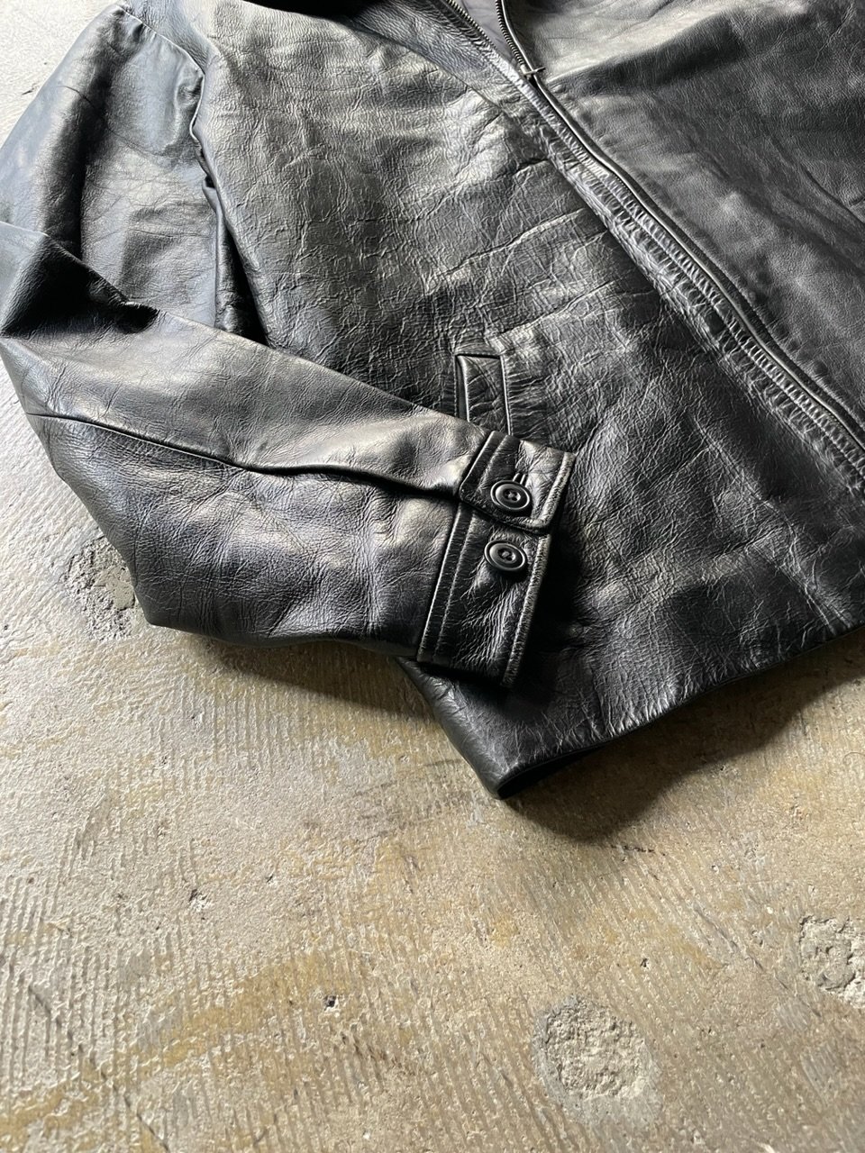 90s GAP leather zip up jacket | sui & shara 90s GAP leather zip up jacket | sui & shara