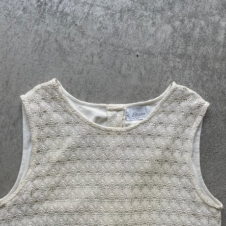 Back button design lace vest