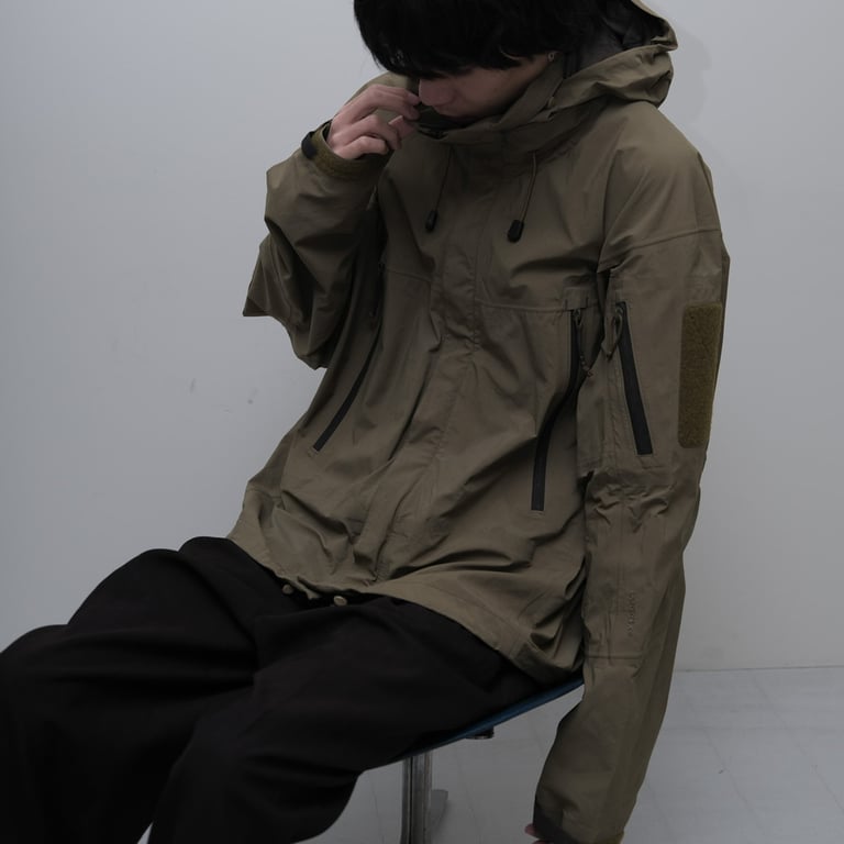 00s Arc’teryx LEAF Alpha LT Jacket Gen1 Made in Canada