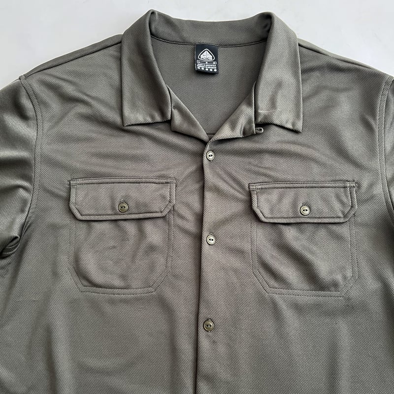 90s Nike ACG open collar shirt | sui & shara 90s Nike ACG open collar shirt | sui & shara