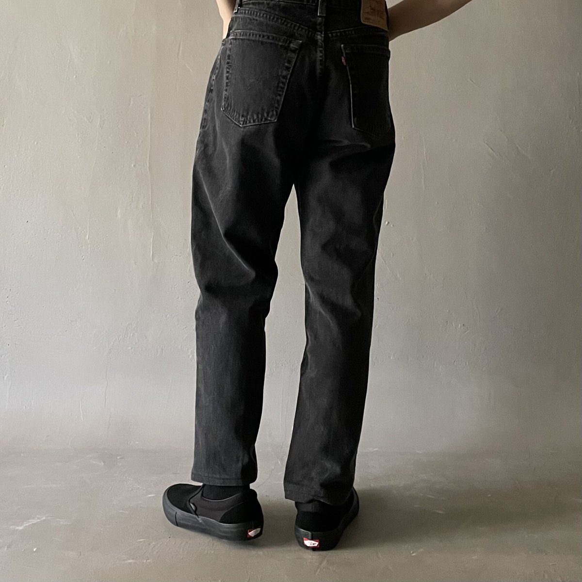 90s Levis 560 black denim pants | sui & shara 90s Levis 560 black denim pants | sui & shara