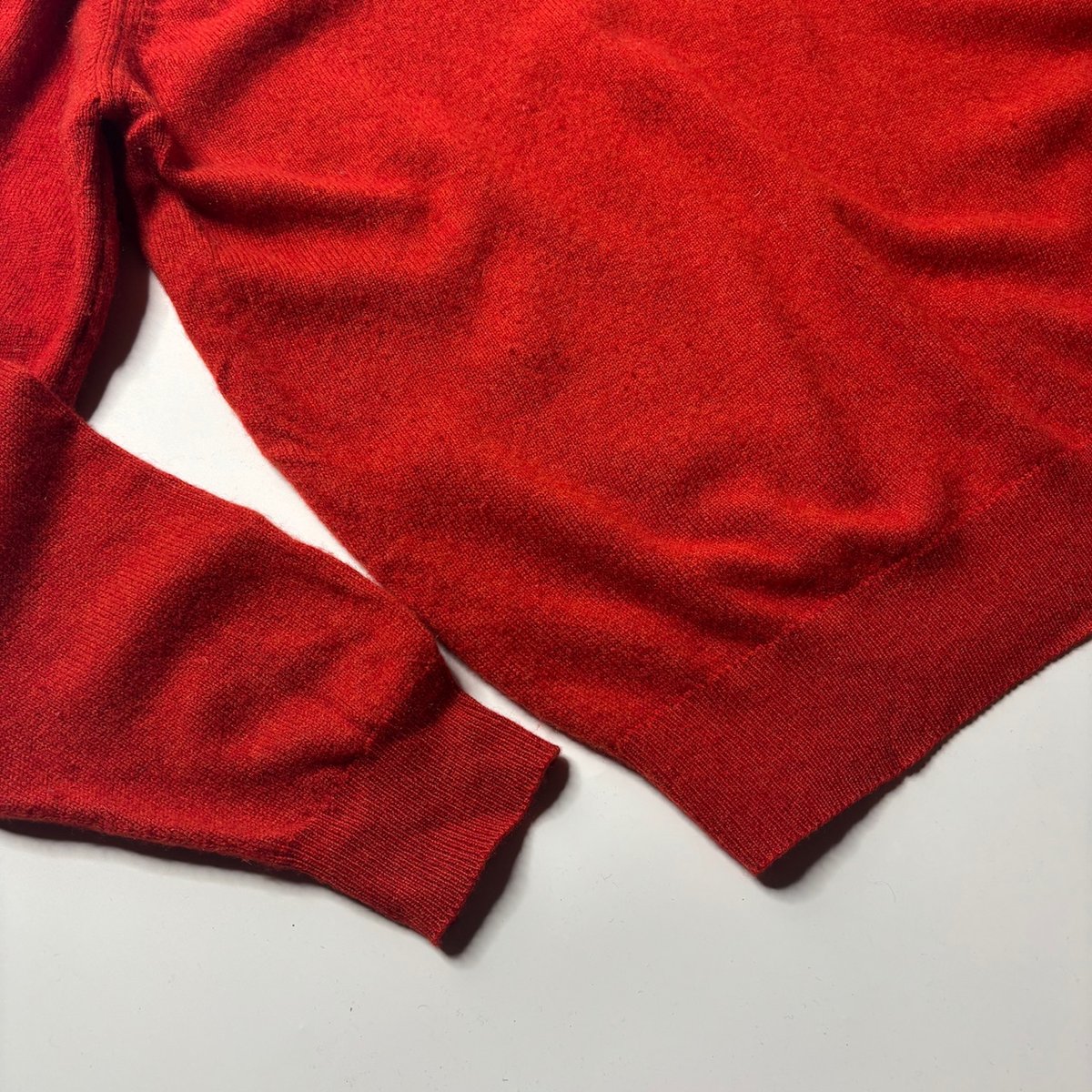 Neiman Marcus” cashmere knit sweater made in S