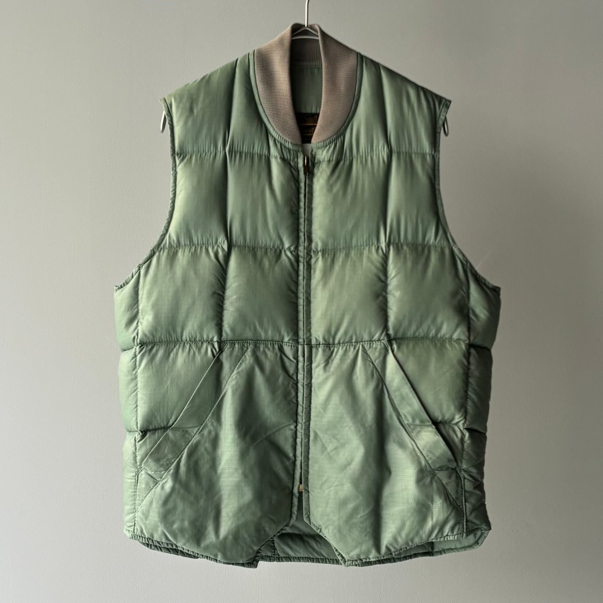 【Eddie Bauer】ガンパッチ ハンティングダウンベスト A-2783 fit=scale-down,w=1200