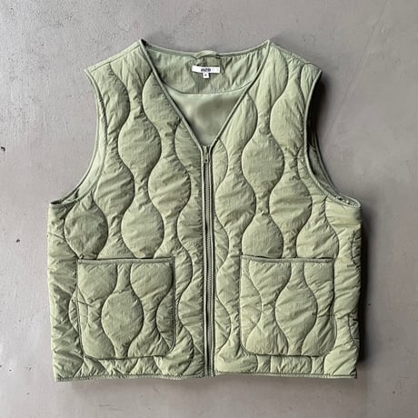 Zip-up quilting vest