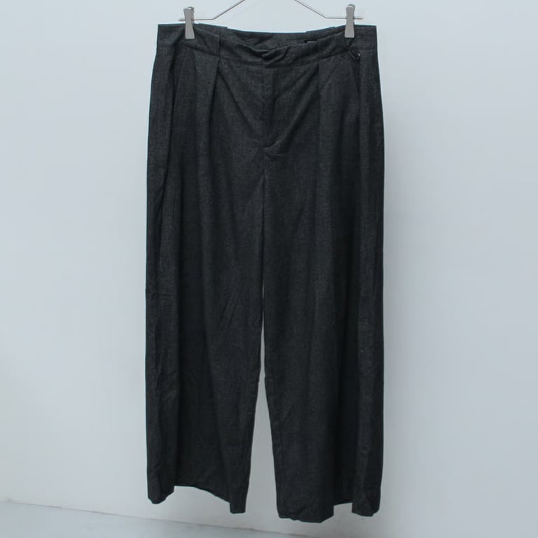 00s Wide silhouette tuck slacks