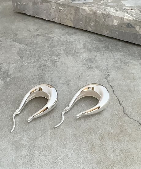U-shaped pierce G409