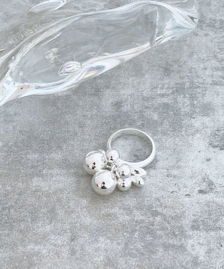 silver ball ring A409