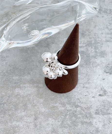 silver ball ring A409