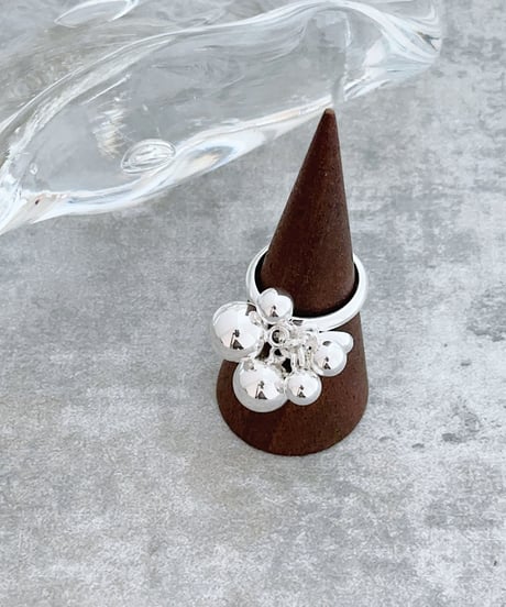 silver ball ring A409