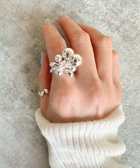 silver ball ring A409