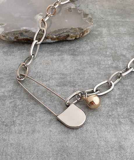 safety pin necklace H205
