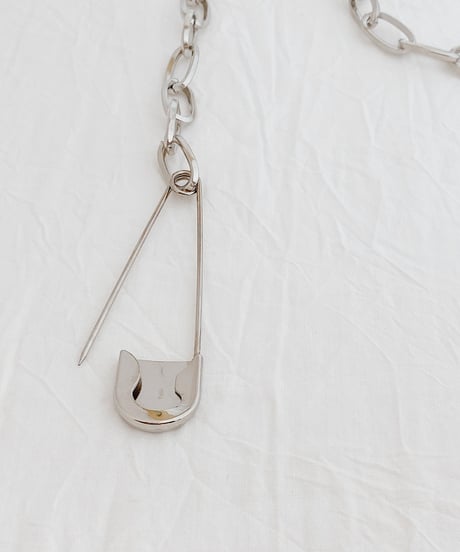 safety pin necklace H205