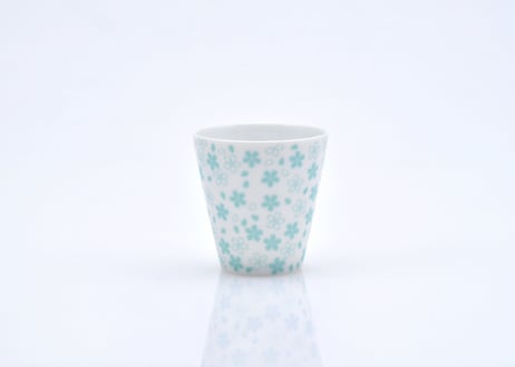 桜モチーフ　カップ（Ｈ）　水色　／　CHERRY BLOSSOM MOTIF CUP (H)  PALE BLUE