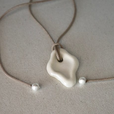 Torito | シルクコードネックレス : Beige