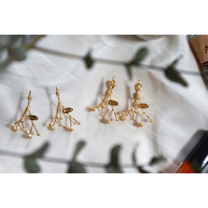 ゴールド かすみ草 ノンホールピアス  ハンドメイド シンプル かすみ草のワイヤーイヤリング | iichi 日々の暮らしを心地よくする