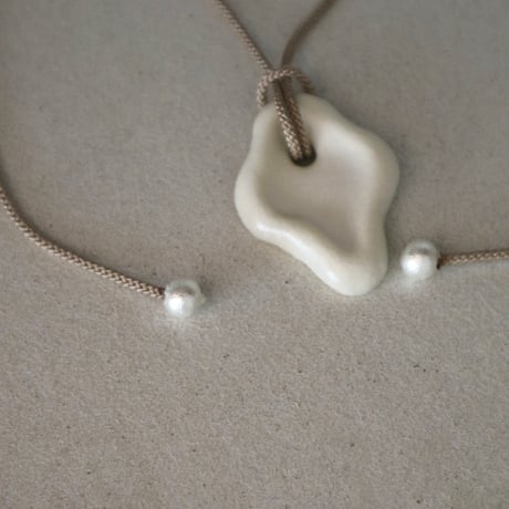Torito | シルクコードネックレス : Beige