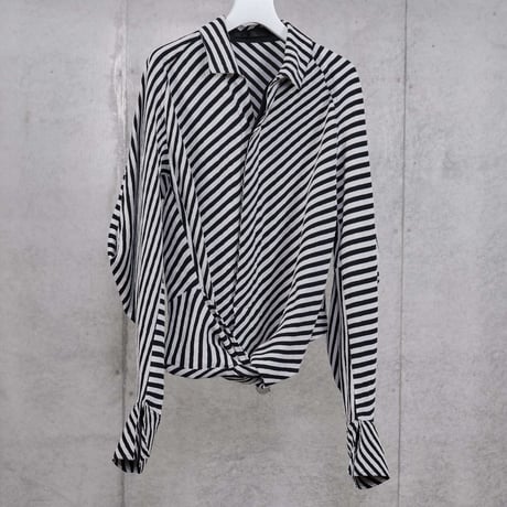 DK30-06-B05／3D Bias Stripe Twisted Blouse／1COLOR