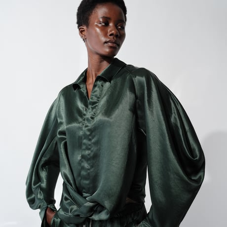 DK29-07-B03／Naia Shiny Tricotine Twisted Blouse／3COLORS