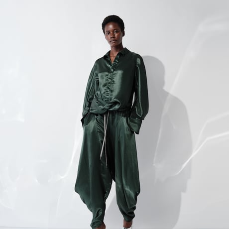 DK29-07-P06／Naia Shiny Tricotine Draped Pants／3COLORS