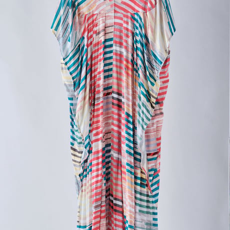 DK29-CS01-O02／”Hybrid Motion” Print ／60C/Mo Smooth Tucked Detail Dress／2COLORS