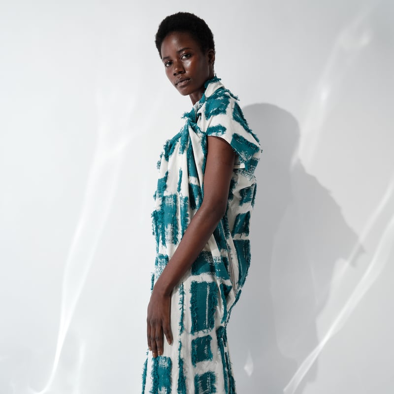 DK29-05-D03／Fringe Cut Jacquard Draped Dress／2C