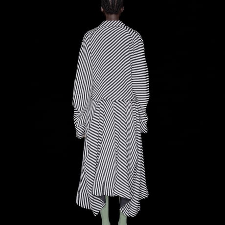 DK30-06-B05／3D Bias Stripe Twisted Blouse／1COLOR