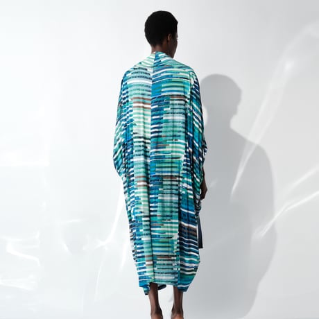 DK29-CS01-O09／”Hybrid Motion” Print ／60C/Mo Smooth V-Neck Dress／2COLORS