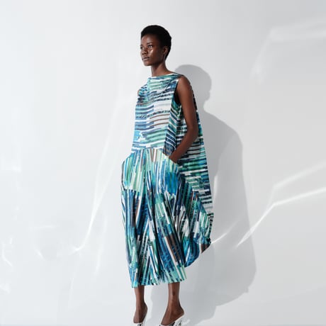 DK29-01-D05／“Hybrid Motion” Print ／ Rayon Cotton Satin Sleeveless Dress／2COLORS