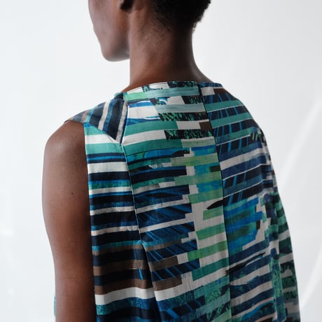 DK29-01-D05／“Hybrid Motion” Print ／ Rayon Cotton Satin Sleeveless Dress／2COLORS