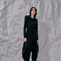 DK28-CS02-T02／Camellia Resilient Ponte Tops With Shoulder Pads／2COLORS