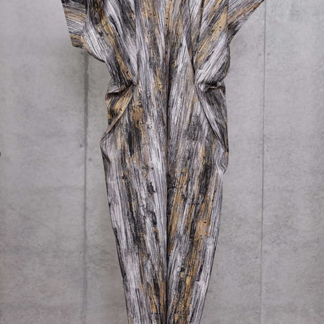 DK30-01-O03／Abstract Print & Embroidery Flow Line Dress／1COLOR