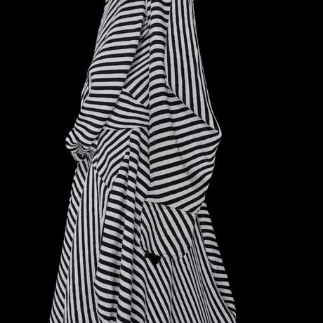 DK30-06-B05／3D Bias Stripe Twisted Blouse／1COLOR