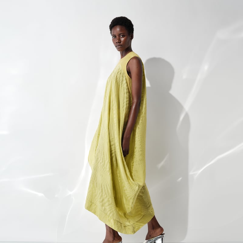 DK29-04-O10／Shadow Wave Jacquard Sleeveless Dre