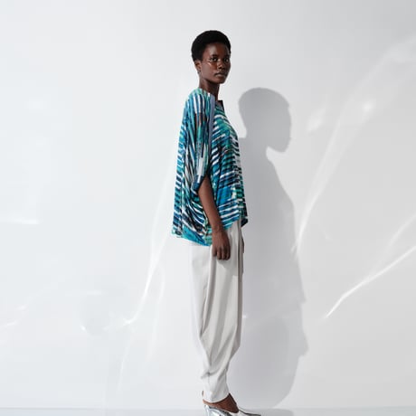 DK29-CS01-T07／”Hybrid Motion” Print ／60C/Mo Smooth Oversized Top／2COLORS