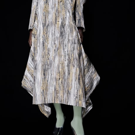 DK30-01-D06／Abstract Print & Embroidery V-neck Long Dress／1COLOR