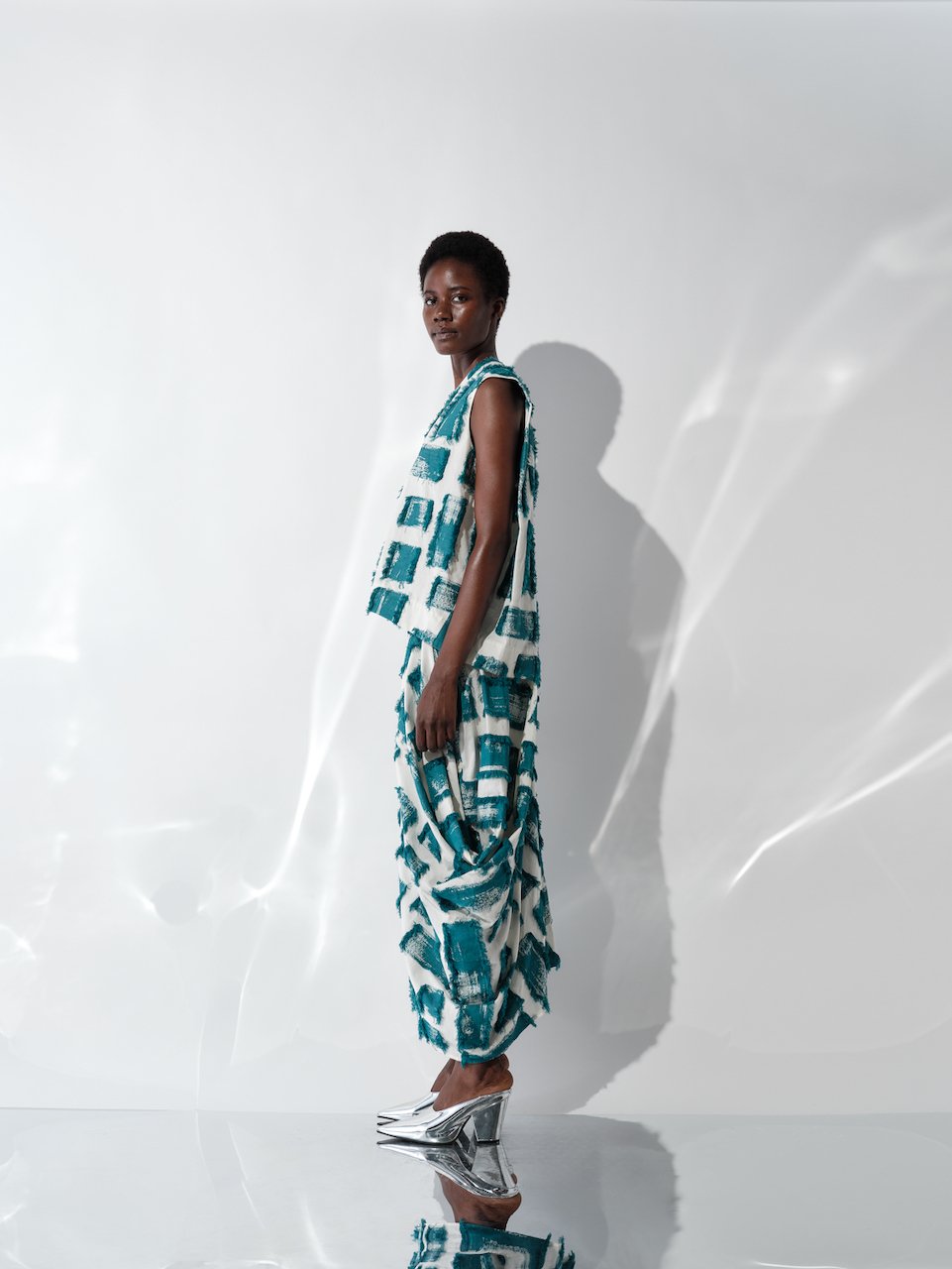 DK29-05-T02／Fringe Cut Jacquard Sleeveless V-Ne