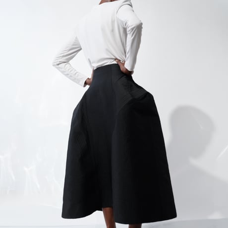 DK29-CS02-T03／Triacetate Cool Ponte Shoulder-Padded Top／2COLORS