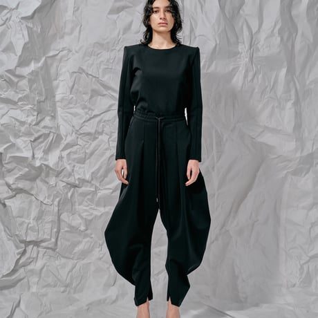 DK28-CS02-P02／Camellia Resilient Ponte Curved Silhouette Pants／2COLORS