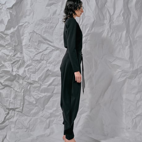 DK28-CS02-P02／Camellia Resilient Ponte Curved Silhouette Pants／2COLORS